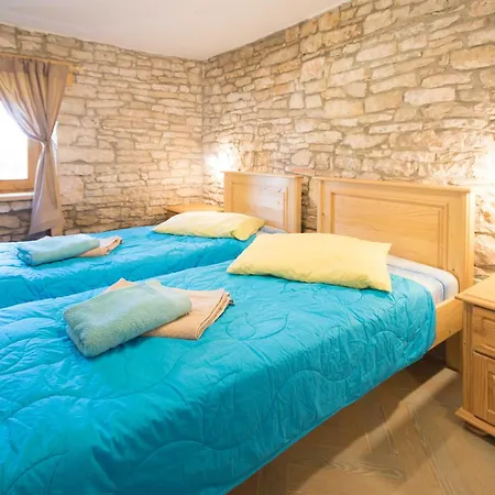 בית נופש Sergio, A Beautiful Rustic With A Huge Garden Divšići