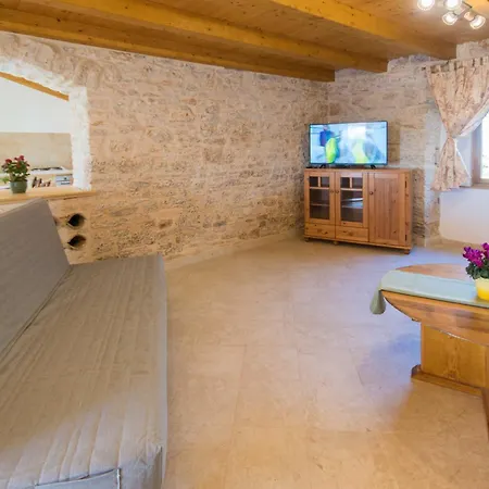 Sergio, A Beautiful Rustic With A Huge Garden Ferienhaus *