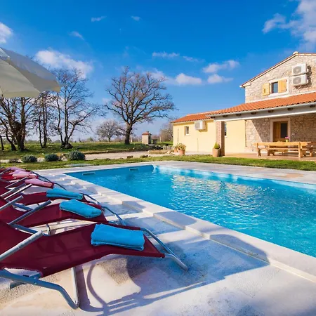 Sergio, A Beautiful Rustic With A Huge Garden * Divšići