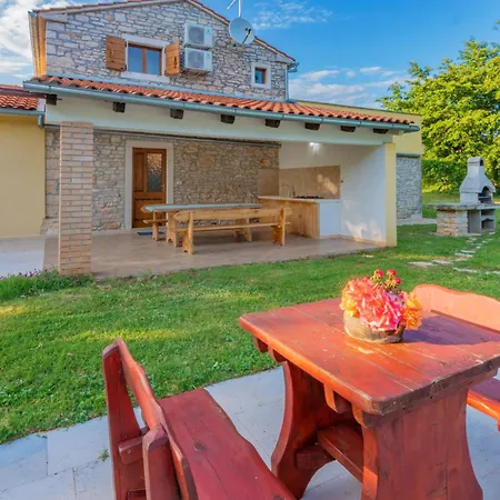 Sergio, A Beautiful Rustic With A Huge Garden *