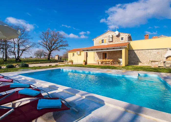 Sergio, A Beautiful Rustic With A Huge Garden Ferienhaus Divšići