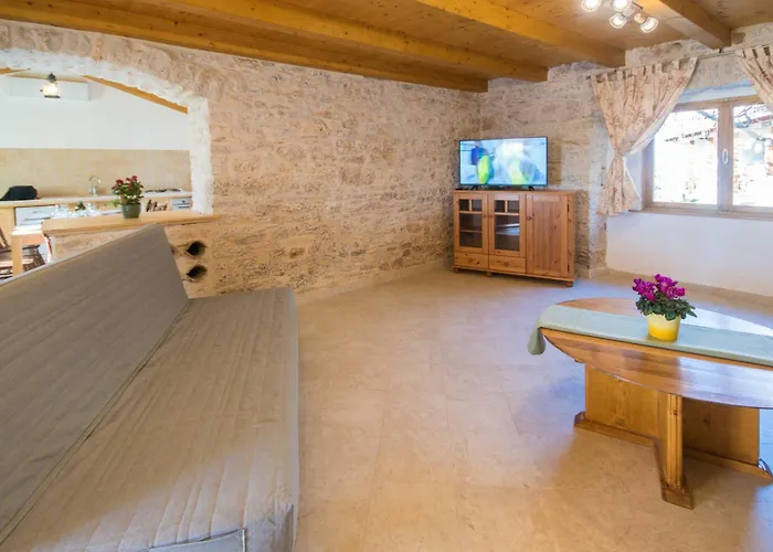 Sergio, A Beautiful Rustic With A Huge Garden Ferienhaus *