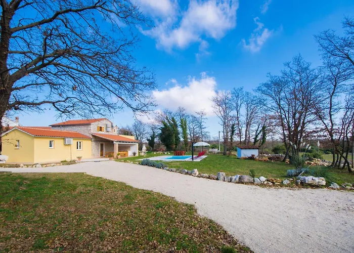 Sergio, A Beautiful Rustic With A Huge Garden Ferienhaus *