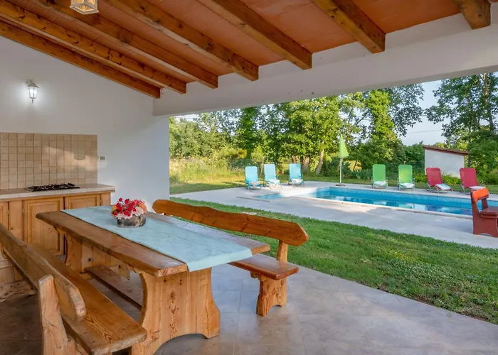 Sergio, A Beautiful Rustic With A Huge Garden Ferienhaus