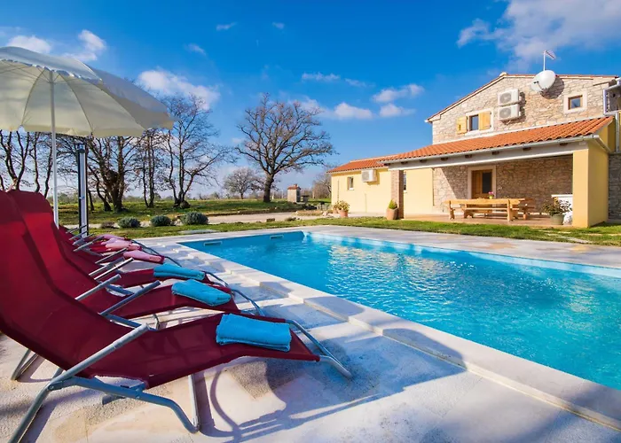 Sergio, A Beautiful Rustic With A Huge Garden * Divšići