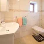 Casa vacanze Sergio, A Beautiful Rustic With A Huge Garden Divšići
