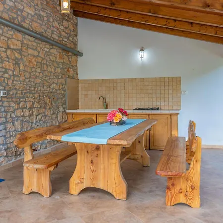 Sergio, A Beautiful Rustic With A Huge Garden Divšići