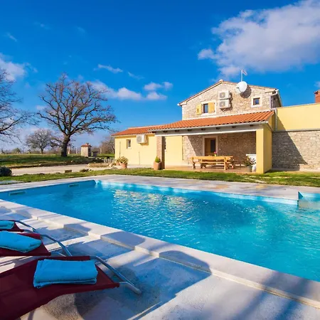 Sergio, A Beautiful Rustic With A Huge Garden Vakantiehuis Divšići