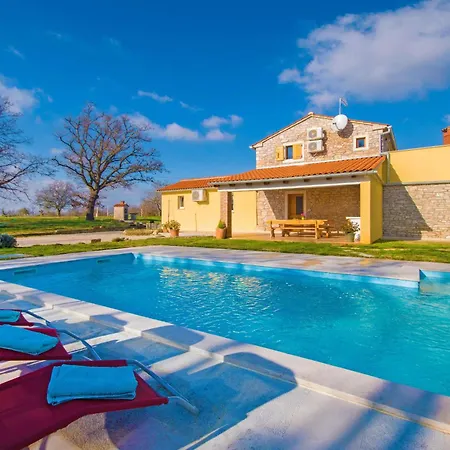 Sergio, A Beautiful Rustic With A Huge Garden Divšići
