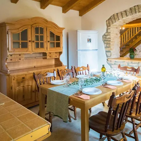 Vikendica Sergio, A Beautiful Rustic With A Huge Garden