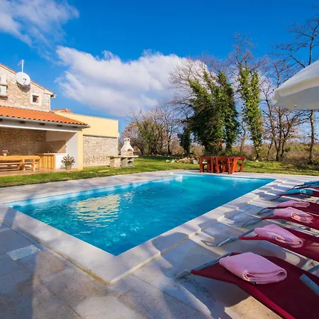 Sergio, A Beautiful Rustic With A Huge Garden Vakantiehuis Divšići