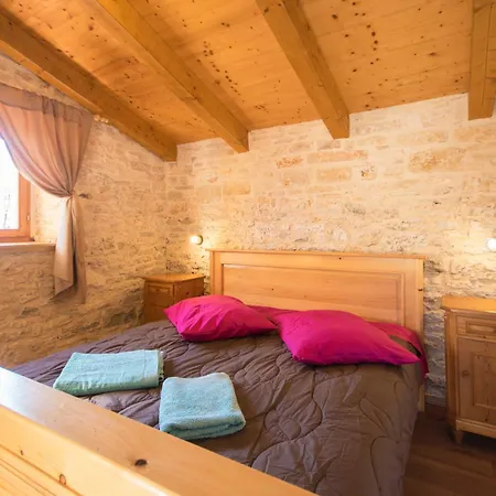 Sergio, A Beautiful Rustic With A Huge Garden Vakantiehuis *