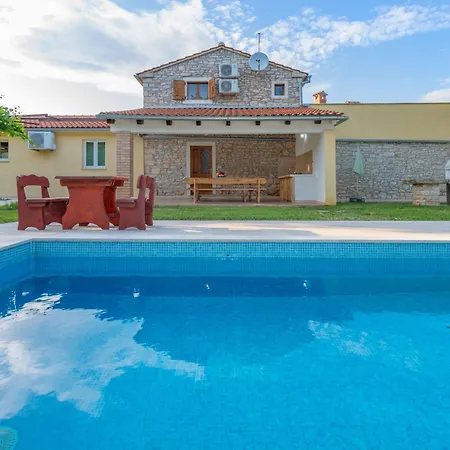 Sergio, A Beautiful Rustic With A Huge Garden