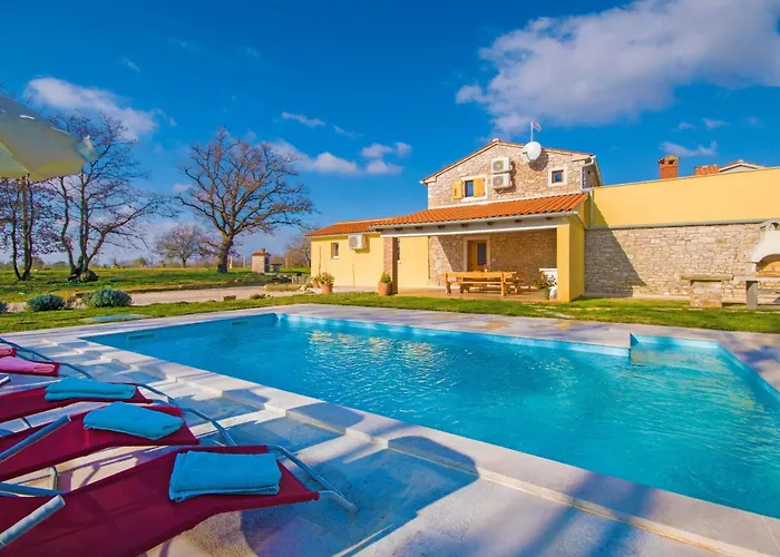 Sergio, A Beautiful Rustic With A Huge Garden Divsici