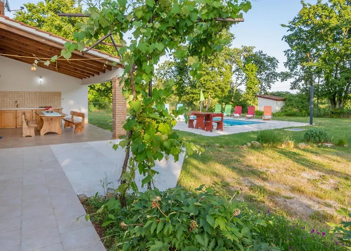 Sergio, A Beautiful Rustic With A Huge Garden Divsici