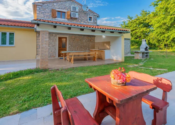 Sergio, A Beautiful Rustic With A Huge Garden *