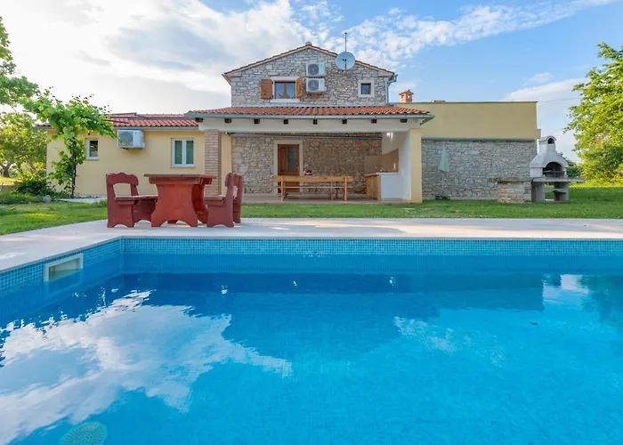 Sergio, A Beautiful Rustic With A Huge Garden